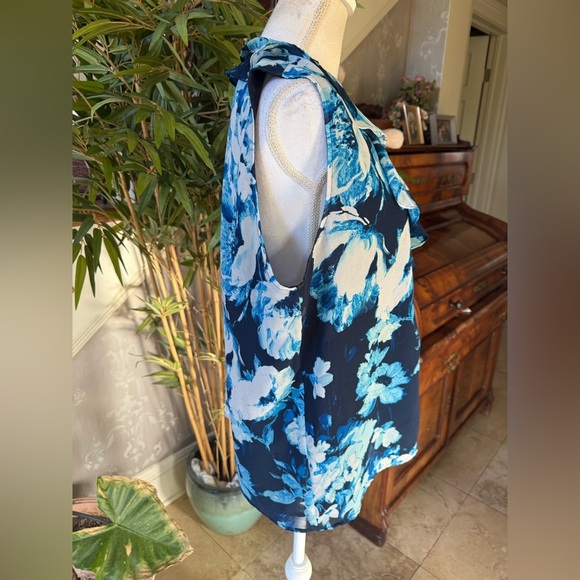 Karl Lagerfield, ladies XL sleeveless ruffled summertime blouse, excellent cond - Picture 4 of 14